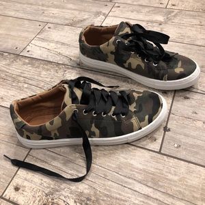 Camo Sneaks